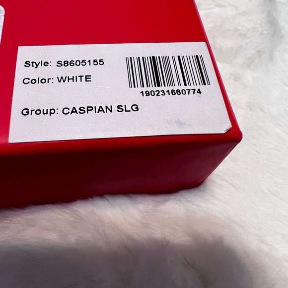 NEW Guess Wallet and Mirror Gift Set - Picture 2 of 5